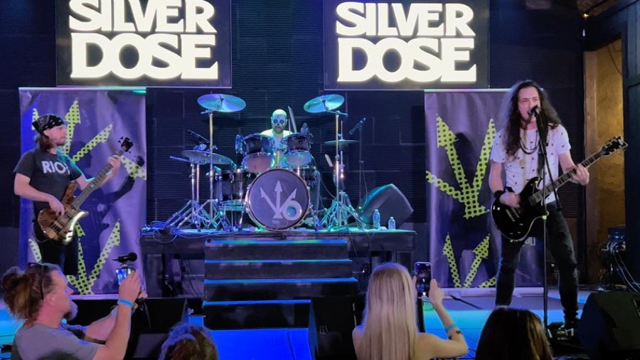 Silver Dose live